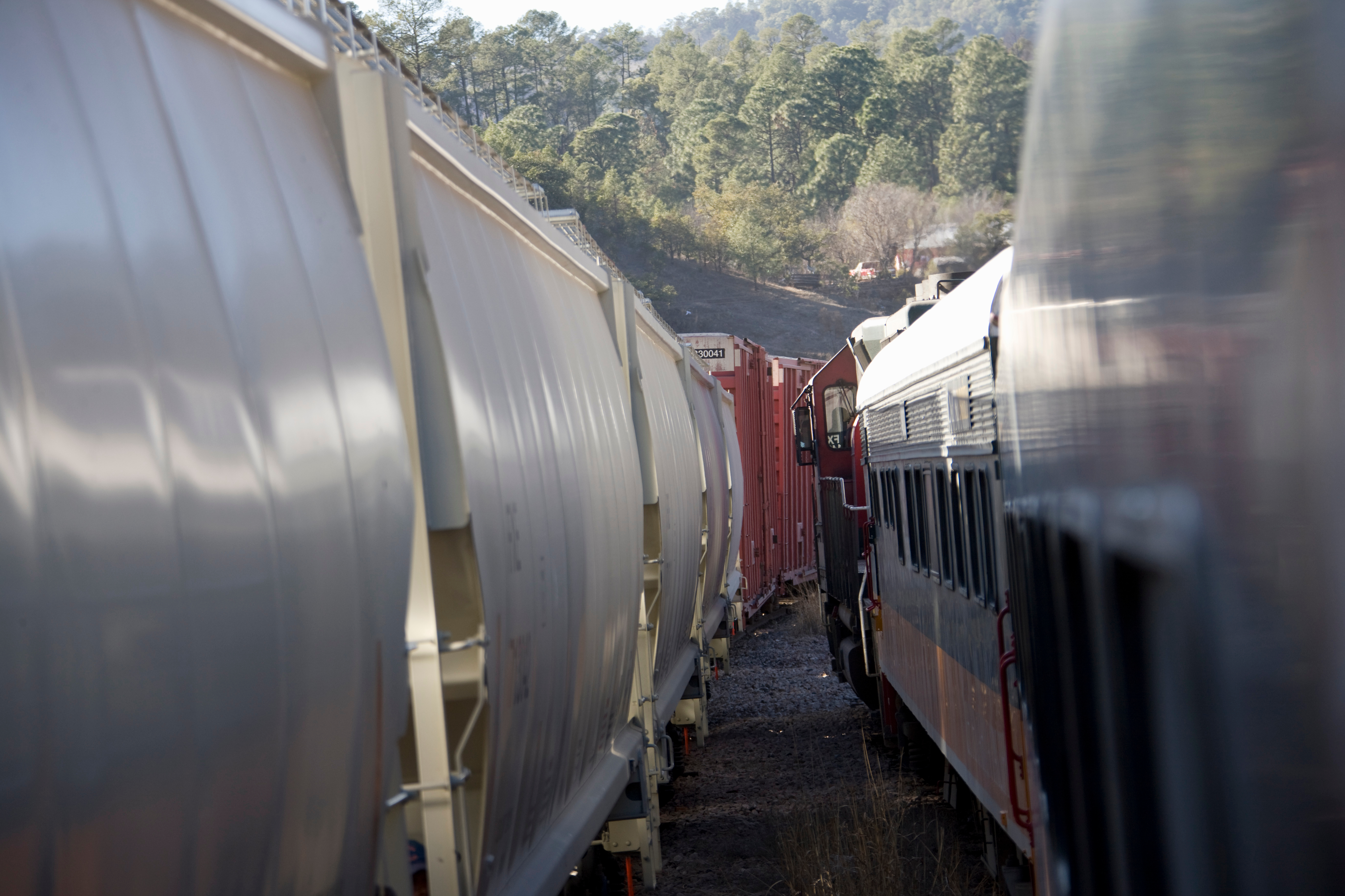 2025-05_cargo-train-on-line-el-1572528523.jpg