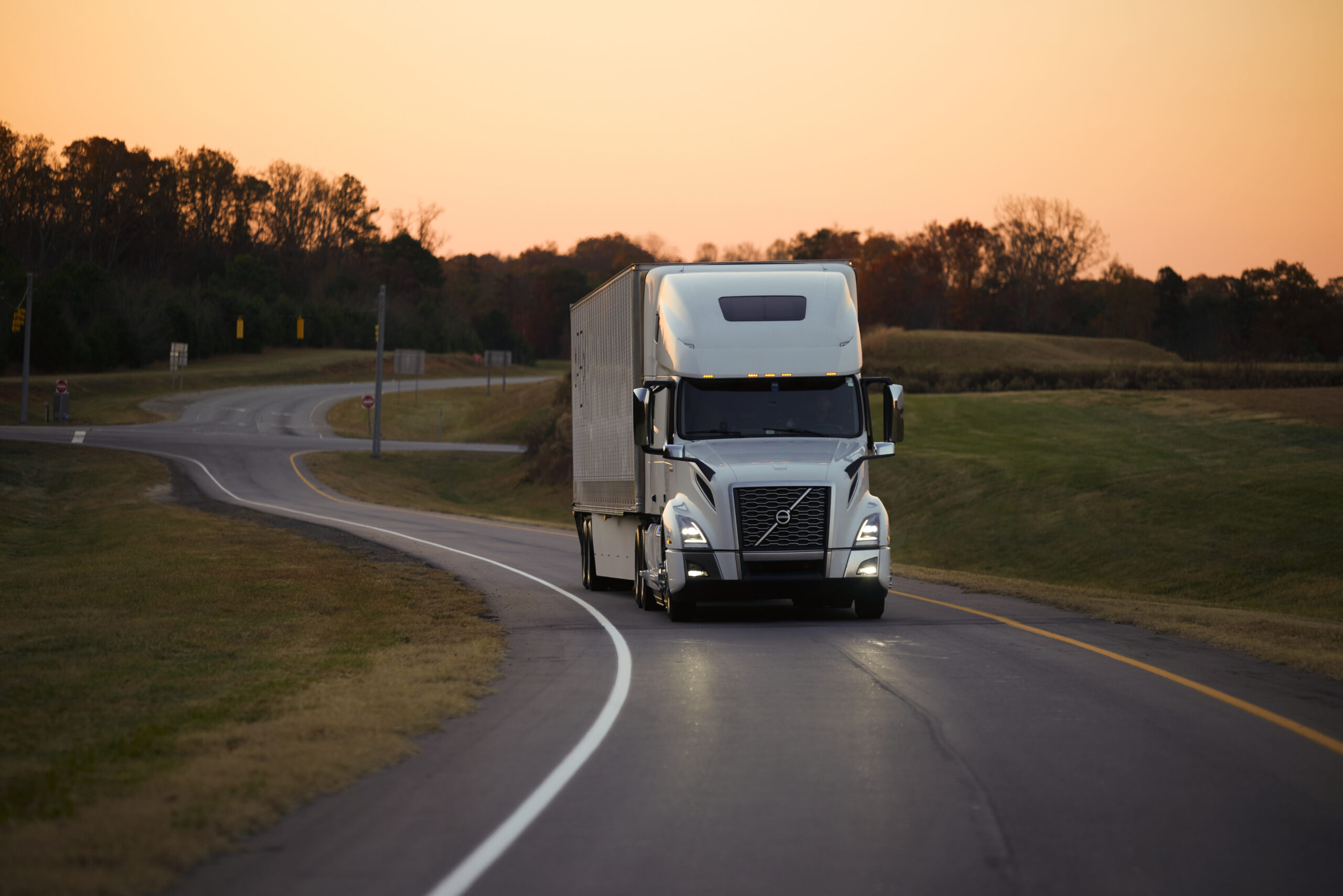 When Every Minute Counts: APEX Transit’s Expedited Freight Services Deliver